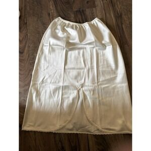 Warners Vintage Dress Slip Sz Medium 27" Length 80s